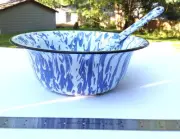Blue & White Splatter Swirl Enamelware Basin Serving Bowl with Spoon 10 Inch