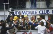 Hans-Joachim Stuck Derek Bell Al Holbert Porsche 962C 1st po Le Mans '86 Photo 2