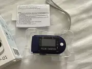 Finger clip oximeter pulse oximeter heart rate monitoring fingertip P-01 New NIB