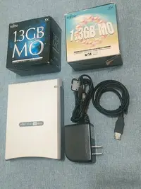 在飛比找Yahoo!奇摩拍賣優惠-良品 FUJITSU MO 1300U1+全新MO片1.3G