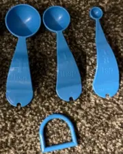 Tupperware Measuring Measure Spoons Set of 3 Blue w/ Ring Curved Handles New