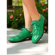 Women's 1950s Green Patent Leather Oxford Shoes – Retro Lace-Up Brogues with Fringe Detail for Spring Outfits or Garden Parties