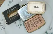 VTG REVLON PETITE LOVE PAT PRESSED POWDER GOLD METAL DIAMOND COMPACT LIGHT LIGHT