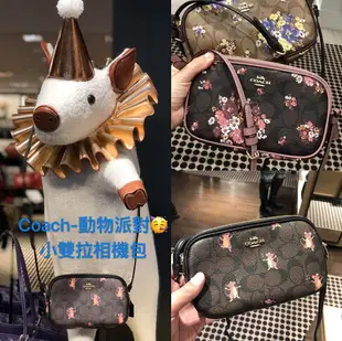 美國正品 COACH F31580動物派對系列、黑色真皮款 (小號.隨身包)雙層拉鍊相機包.&經典滿版馬車LOGO-紅色雙層相機包 ( 防刮PVC皮革 ) 手拿包 斜背包 側背包-(Outlet 直購100%正品櫃購入) -*vivi shop*