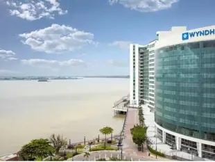 Wyndham Guayaquil, Puerto Santa Ana