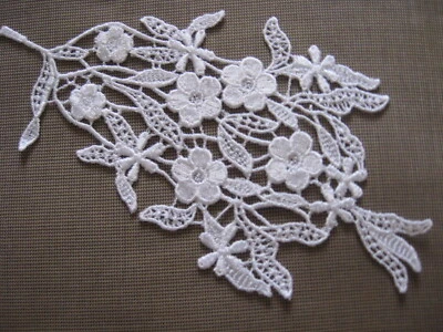 20 PC LOVELY WHITE BRIDAL FLORAL RAYON VENISE APPLIQUE