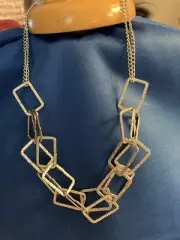 paparazzi Seattle Scene - SILVER shorter style necklace w earrings