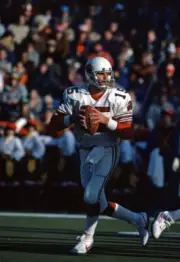 Quarterback Neil Lomax St. Louis Cardinals drops back to pass duri- Old Photo 1