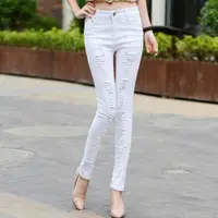 在飛比找ETMall東森購物網優惠-白色破洞女新款韓版水洗牛仔褲