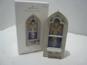 HALLMARK 2010 GLAD TIDINGS ORNAMENT - 1ST IN WINDOWS OF FAITH SERIES - NIB (B10)