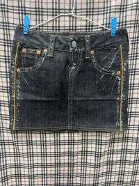 在飛比找Yahoo!奇摩拍賣優惠-Levi’s  49323 牛仔短裙