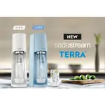 【SODASTREAM】TERRA氣泡水機 (白/藍)快扣鋼瓶機型 贈500ML寶特瓶2入