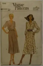 RETRO VINTAGE VOGUE SEWING PATTERN - MISSES DRESS - 1970s era - LOOK!