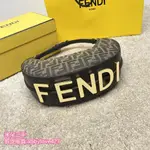 二手 FENDI 芬迪 老花 帆布 手腕包 手拿包 鏈條包 月牙包 半月包 腋下包 8BR798ALP3F1I02