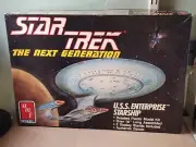 AMT/ERTL Star Trek The Next Generation U.S.S. Enterprise Starship Model