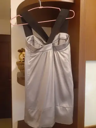 義大利品牌 miu miu 灰色百褶造型絲質交叉上衣 洋裝~二手出清