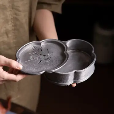 古錫 乾茂號造 圓式 茶托 五客 茶道具 本齋一元起標每週三結標~~日本煎茶道『乾茂號造』梅蘭竹菊松五君子