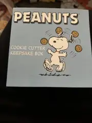 Peanuts Snoopy Charlie Brown Cookie Cutter Keepsake Box Vintage