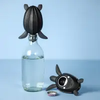 在飛比找momo購物網優惠-【QUALY】拯救海龜-開瓶器(酒塞/磁鐵)