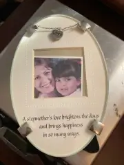PICTURE FRAME OVAL GLASS " A STEPMOTHERS LOVE BRIGHTENS THE DAYS" NEW