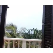 23 - Stylish Home With Pool