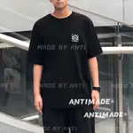 【MADE BY FIRE】 羅意 LOE* ANAGRAM 棉質LOGO刺繡TEE（黑/白/灰 三色）男女同款，全碼補