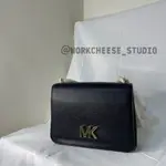 WORK CHEESE現貨🧀MICHAEL KORS  MOTT旋轉LOGO上掀斜背包