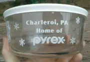 Pyrex 7201 Simply Store 4 Cup Round CHRISTMAS WHITE SNOWFLAKE JINGLE BELLS 2003