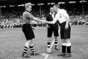 Wolverhampton Wanderers captain Billy Wright shakes hands with Ful- Old Photo 1