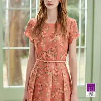 在飛比找momo購物網優惠-【ILEY 伊蕾】優雅浪漫碎花金蔥洋裝(粉色；M-XL；12