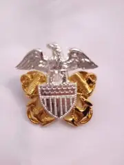 WWII US Navy Officers Hat Metal Pin Military Collectible Badge - US017