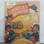 二手書📗英文繪本JUST A MINUTE//YUYI MORALES//童話、民間故事、神話