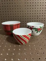 3 Ceramic Nesting Christmas bowl set NWOT