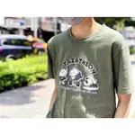 【放3雞 FUNNY THREE CHICKENS】TRIATHLON 三鐵雞｜T-SHIRT 短袖圓領T 文創 衣服