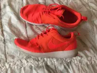 在飛比找Yahoo!奇摩拍賣優惠-Nike Roshe One 紅色 無盒