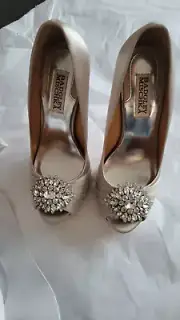 Badgley Mischka Pettal Silver Satin Jeweled Pump-NEVER WORN! Size 6M
