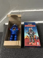 Planet Robot Blue Wind Up Mechanical Robot HaHa Toys. (M)