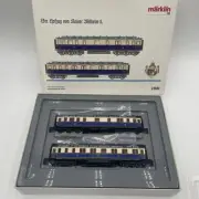 B11-3 TRAIN CARS - SET OF 2 IMPERIAL COURT CARS - HO SCALE - MARKLIN HO #2881