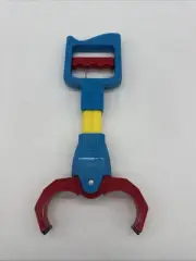 New Toysmith Space Age Plastic Toy Pick-up Tool Grabber Ratchet Sound Robot Hand