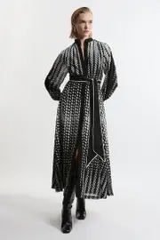Petite Tipped Border Print Georgette Maxi Dress