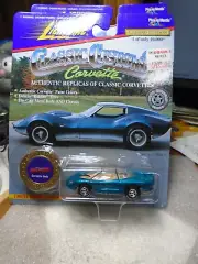 Johnny Lightning Classic Customs Corvette Indy Blue with Real Riders