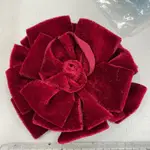 紅色絨布帶做成手捲花