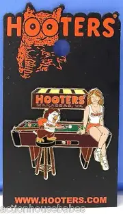 HOOTERS SEXY GIRL SITTING ON A POOL TABLE HOOTIE/OWL PLAYING MANASSAS VA PIN