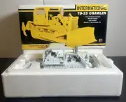 1/25 First Gear International Harvester TD-25 White Demo Diecast 79-0167 NEW