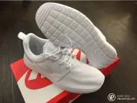 在飛比找Yahoo!奇摩拍賣優惠-PALACE 美牌專賣 NIKE ROSHERUN 全白 純