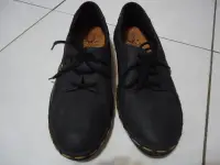 在飛比找露天拍賣優惠-SINA COVA 黑灰色真皮+仿皮休閒鞋,尺寸:6.5,鞋