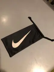 NIKE (Black) Eyeglass / Sunglass Microfiber Drawstring Bag (White) Swoosh