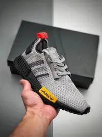 在飛比找Yahoo!奇摩拍賣優惠-阿迪達斯Adidas Boost NMD R1系列彈力針織鞋