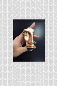 在飛比找Yahoo!奇摩拍賣優惠-Design歐美訂製Tast藝術立體人頭胸針金色人臉面具nu