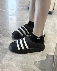 在飛比找Yahoo!奇摩拍賣優惠-Adidas Puffylette 黑白 懶人鞋 麵包鞋 男